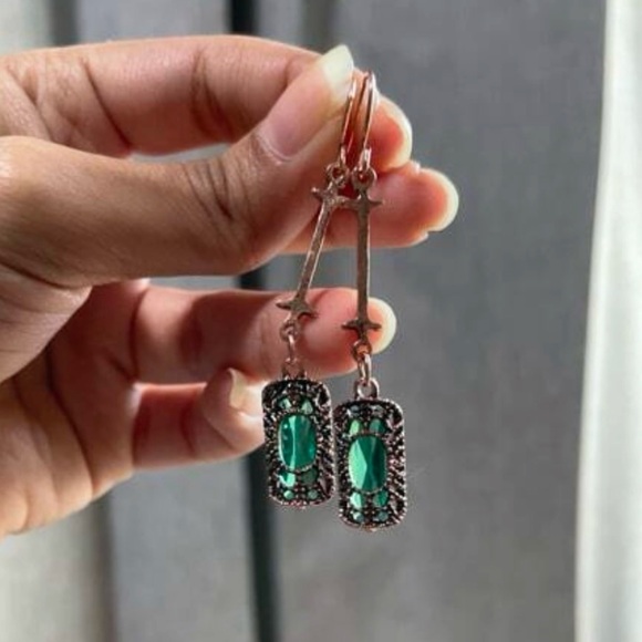 New Emerald Green Vintage Style Gemstone Art Deco Antique Gold Dangle Earrings - Picture 3 of 3